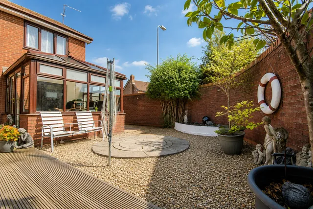 28 Oakfields, Cardiff CF3 2EZ