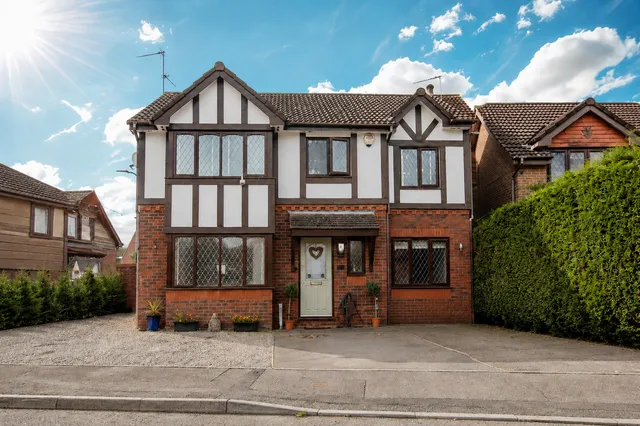 28 Oakfields, Cardiff CF3 2EZ