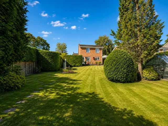 17 Guillards Oak, Midhurst GU29 9JZ