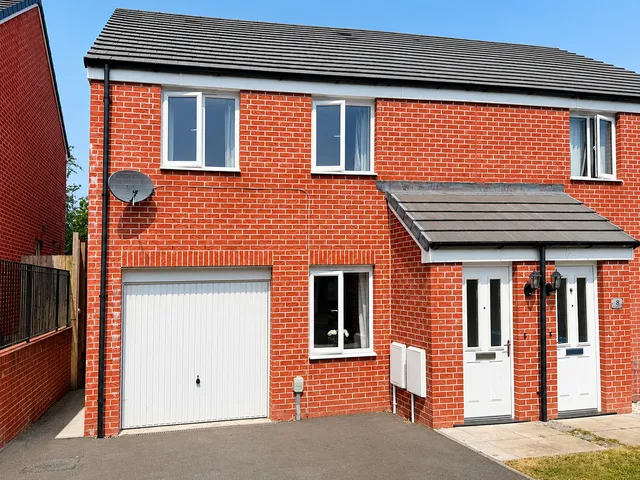 10 Ffordd Llanbedr, Pontyclun CF72 4AF