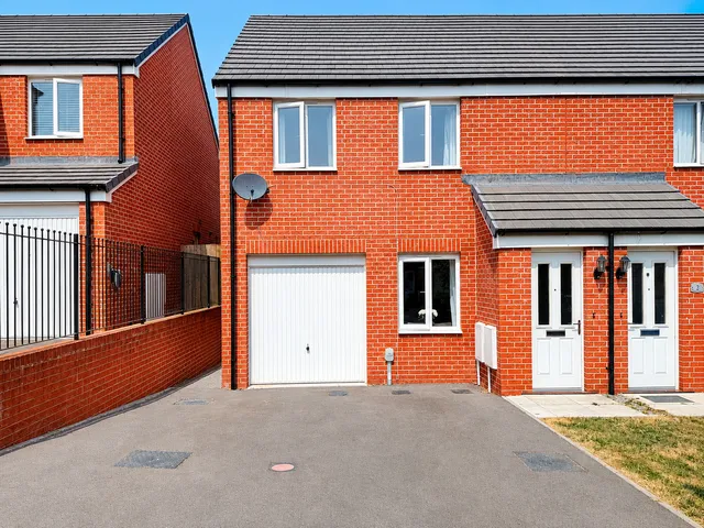 10 Ffordd Llanbedr, Pontyclun CF72 4AF