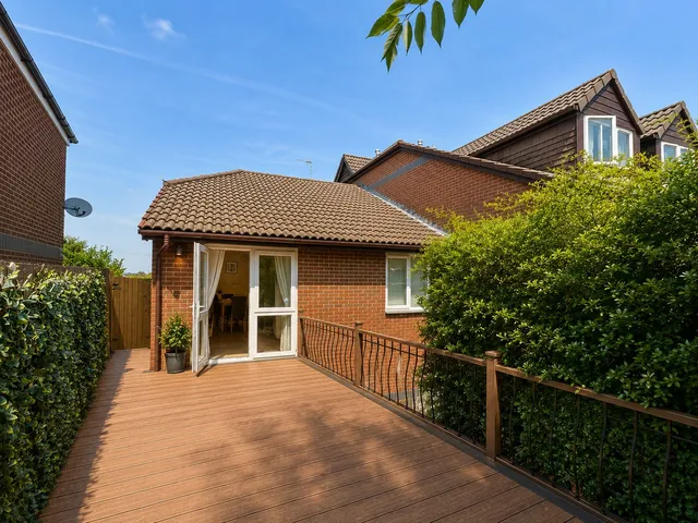 Flat 15, Herne Court Richfield Road, Bushey Heath WD23 4XF