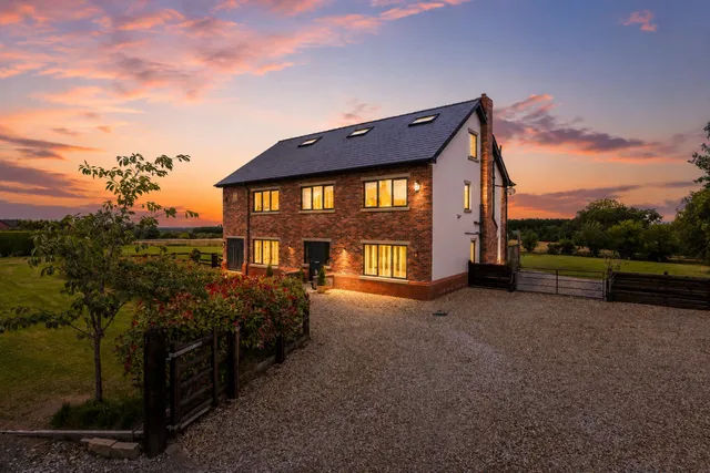 The Barns 1 Shores Farm Lane, Hazel Grove SK7 6EF