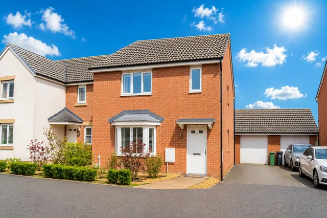 45 Heol Bennett, St Ederyns Village, Cardiff CF3 6AF