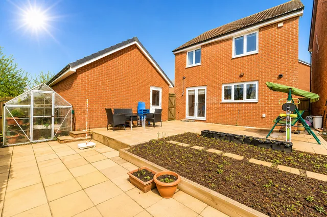 45 Heol Bennett, St Ederyns Village, Cardiff CF3 6AF