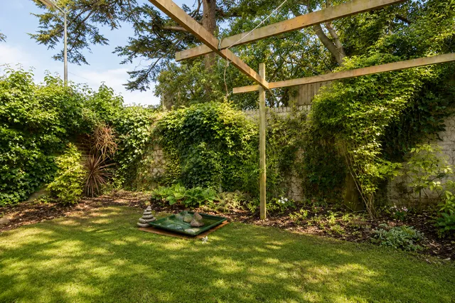 24 Dolphin Court Dolphin Close, Surbiton KT6 4DZ