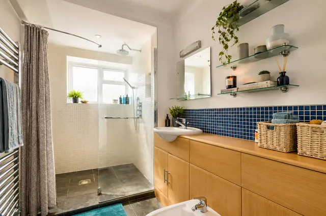24 Dolphin Court Dolphin Close, Surbiton KT6 4DZ