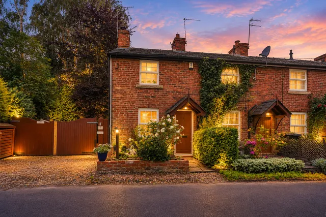 4 Middlewood Cottages Green Lane, Poynton SK12 1TJ