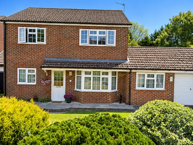 8 Cavalier Close, Midhurst GU29 9QW