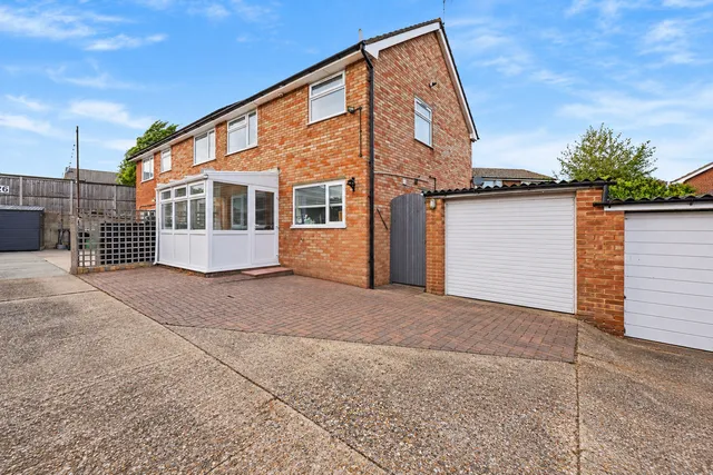 28 Lydbrook Close, Sittingbourne ME10 1NW
