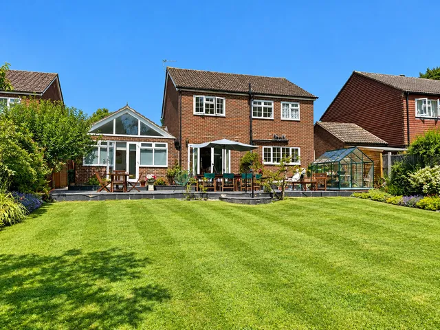 8 Cavalier Close, Midhurst GU29 9QW