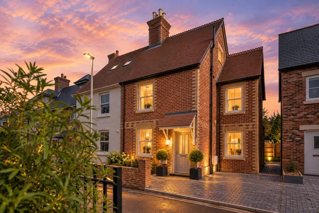 Victorian Rose 2 St Michaels Road, Wareham, Dorset BH20 4QU