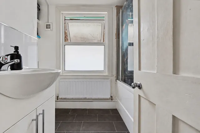 46 Richmond Road, Gillingham ME7 1LN