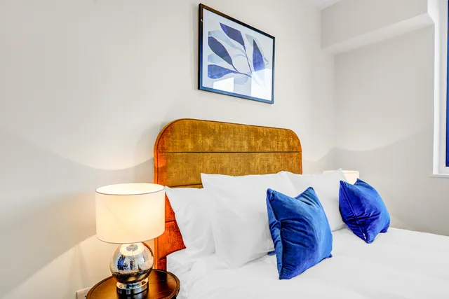 Stylish 1 Bedroom Apartment in Cheam Sutton near Wimbledon | Pet-Friendly | Onsite Parking | 2 Minutes to Train Station