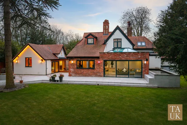 2 Chestnut Avenue, Crosby L23 2SZ