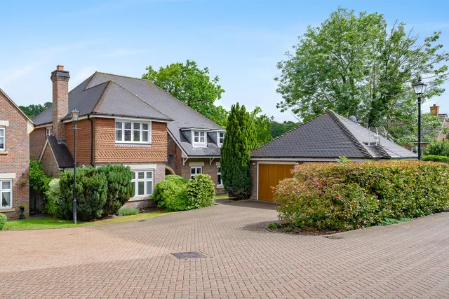 275 Chipstead Way, Banstead SM7 3JW