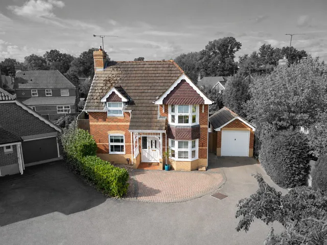 5 Salterns Road, Crawley RH10 7JE