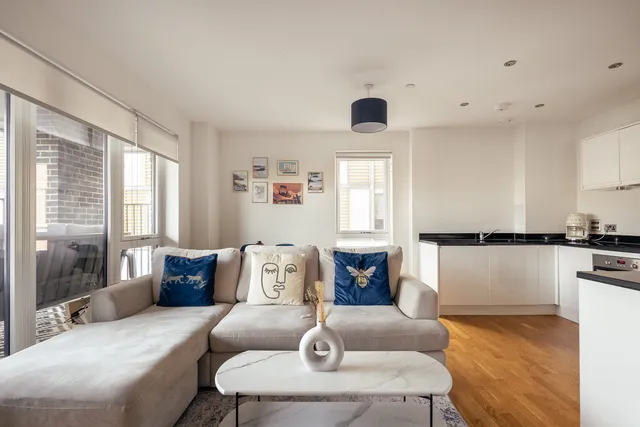 37 Greenwich High Road, London SE10 8GS