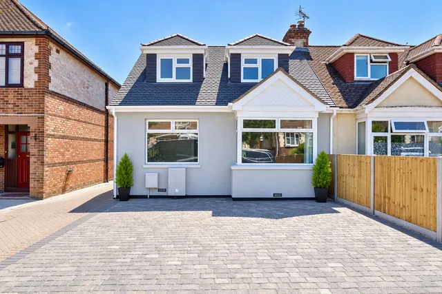 142 The Crossway, Fareham PO16 8NH