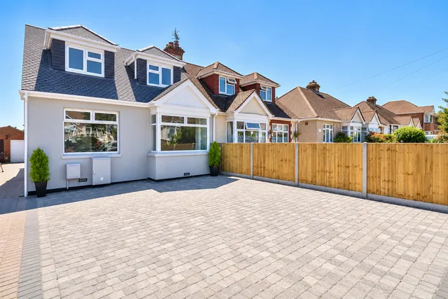 142 The Crossway, Fareham PO16 8NH