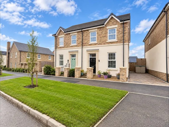 52 Cloudberry Curve, Blackburn BB2 5DY