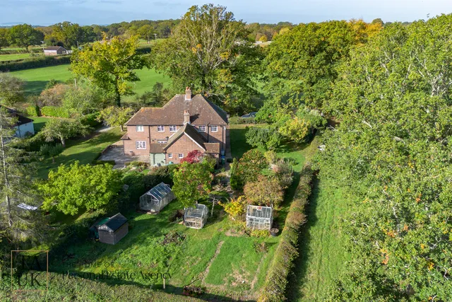 4 Mill Lane Cottages Mill Lane, Horsham RH13 8QW
