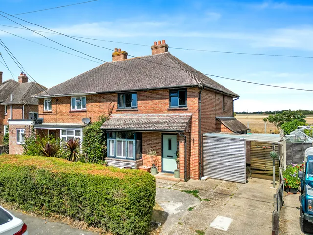 19 Solent Way, Lymington SO41 0TE