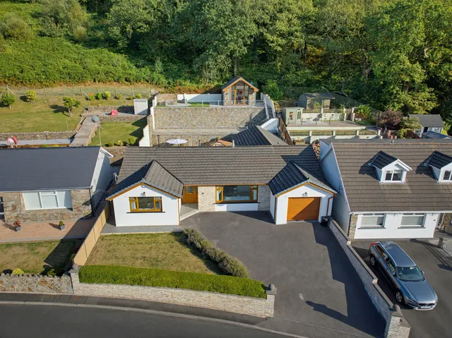 8 Dan-Y-Coed, Blackmill CF35 6ES