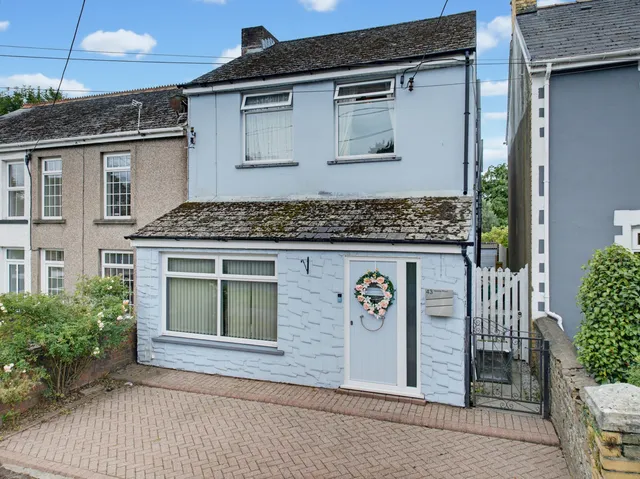 43 Hendre Road, Bridgend CF35 6TD