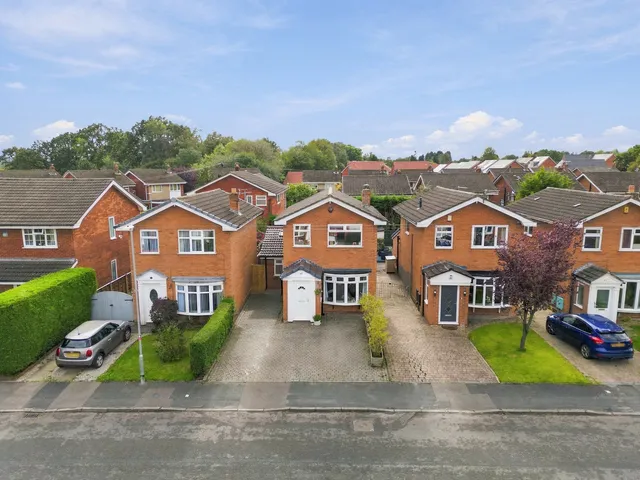43 Mallard Crescent, Poynton SK12 1XG