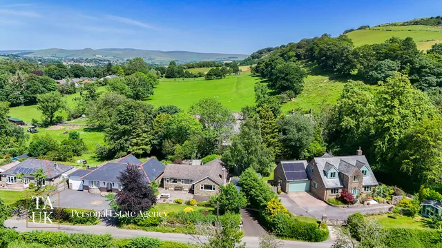 Three Gables Ridge Lane, High Peak SK23 9UU