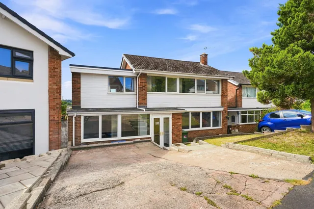 52 Bean Leach Drive, Stockport SK2 5HZ