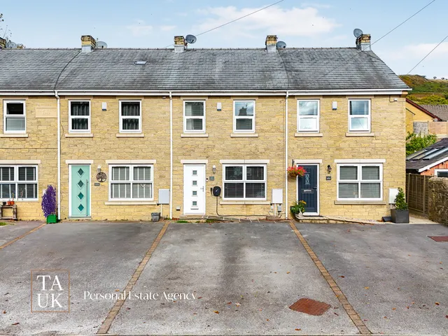 2 Ella Mews Lower Lane, High Peak SK23 6EU