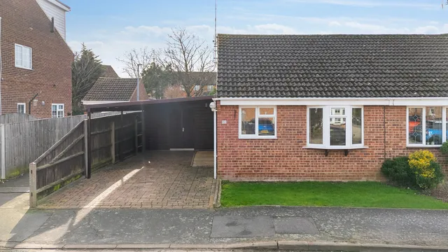 52 Tillingham Way, Rayleigh SS6 9HF