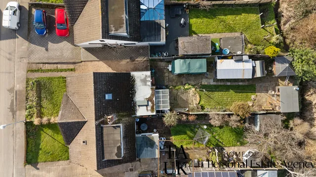 87 Hillview Close, Colchester CO5 7HS
