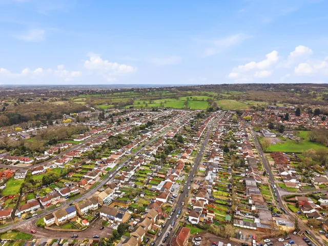 147 Carpenders Avenue, Watford WD19 5BN