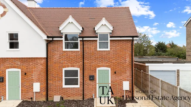 10 Connaught Gardens East, Clacton-on-sea CO15 6HY