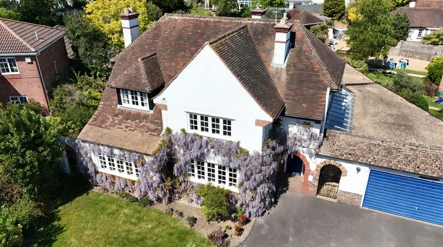 10 St Catherines Road, Hayling Island PO11 0HE