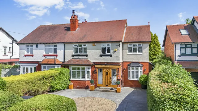 131 London Road South, Poynton SK12 1LG