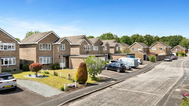 13 Ropley Close, Tadley RG26 3AZ