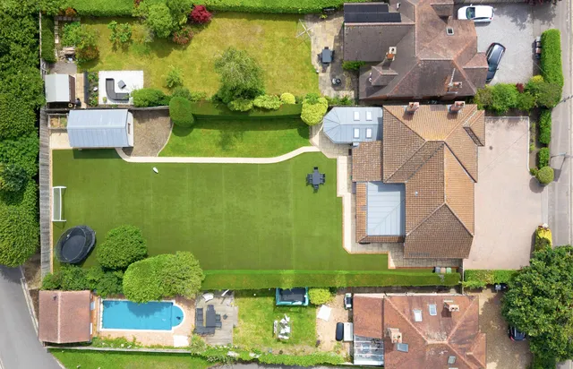6 Southampton Road, Romsey SO51 8AF