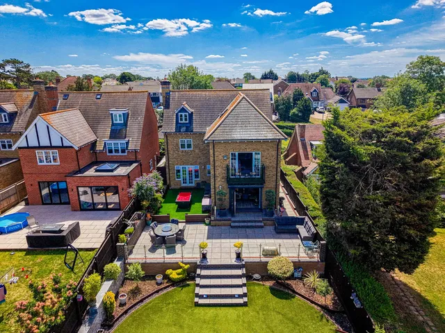 73 Southend Road, Wickford SS11 8DX