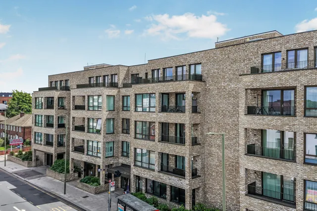 Flat 6, 14 Oakleigh Road North, Whetstone N20 9FJ