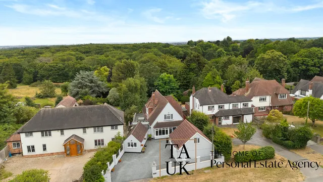 69 High Road, Essex SS5 4SZ