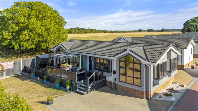 1 Red river country Park, Essex SS5 6EP