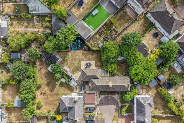 5 Russell Gardens, Whetstone N20 0TR