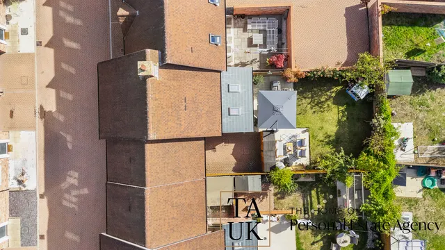 10 Copse Drive, Colchester CO5 7DU