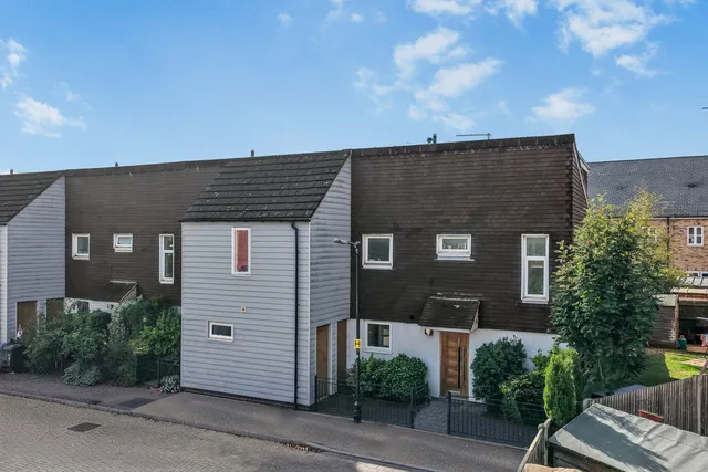13 Attfield Close, Whetstone N20 0LG