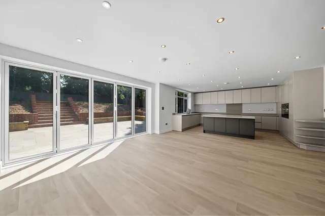 114 Addiscombe Road, Surrey CR0 5PQ