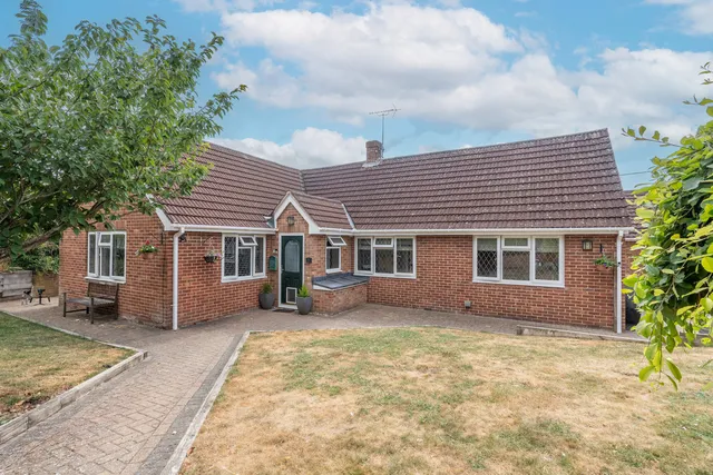 39 Salisbury Road, Andover SP10 2JW